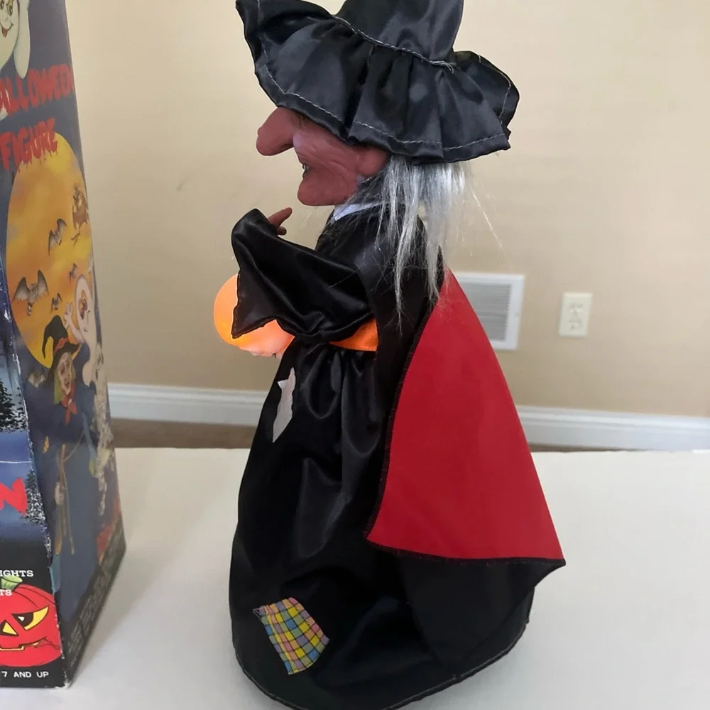 Witch Skull Eerie Sound Light Up Halloween 1988 Funny Toys Corp Decor Not Moving